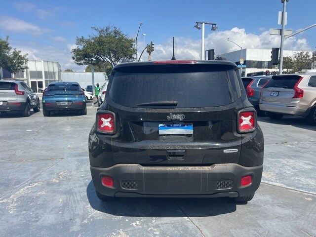 2020 Jeep Renegade Latitude photo 2