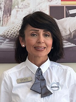 Staff member Lili Soto from ID_ea608ee3b725
