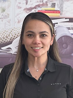 Staff member Laiza Guino from ID_ea608ee3b725