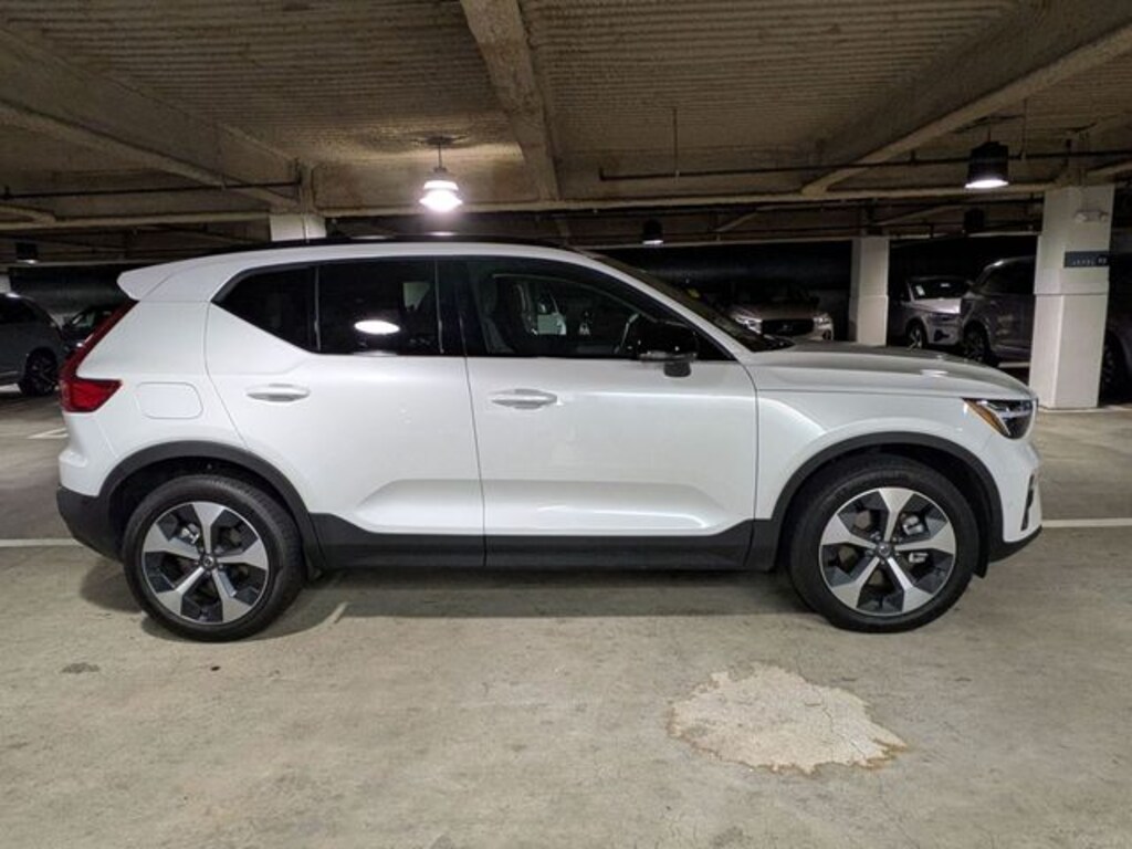New 2026 Volvo XC40 B5 Plus SUV