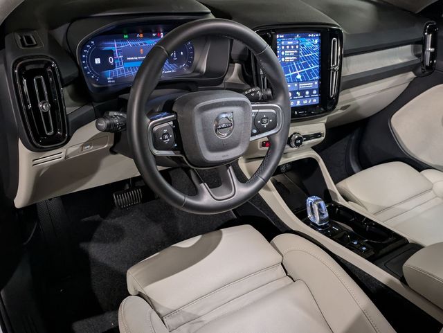 2026 Volvo XC40 Plus - Photo 12