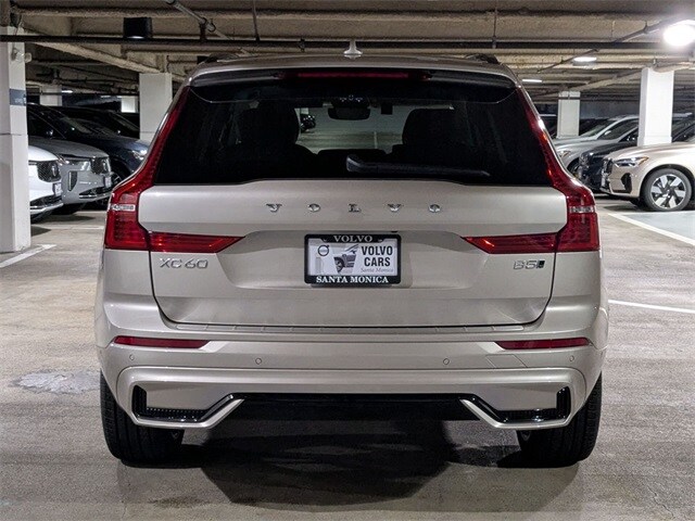 2025 Volvo XC60 B5 photo 4