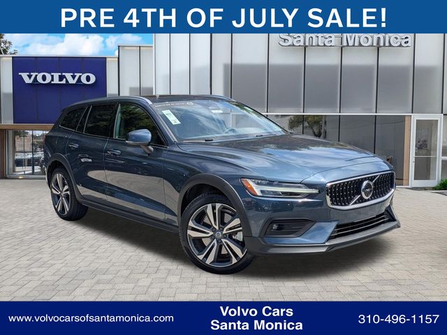 2025 Volvo V60 Cross Country