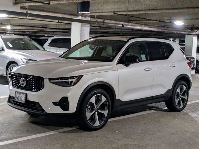 2026 Volvo XC40 Plus - Photo 7