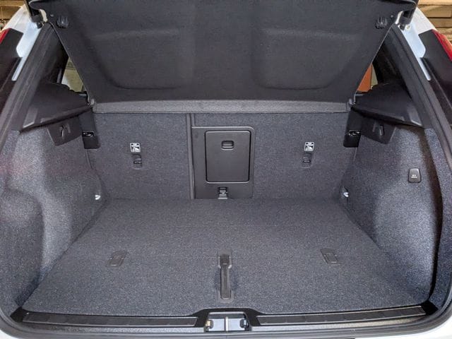 2026 Volvo XC40 Plus - Photo 28