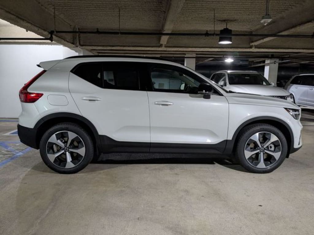 New 2026 Volvo XC40 B5 Plus SUV
