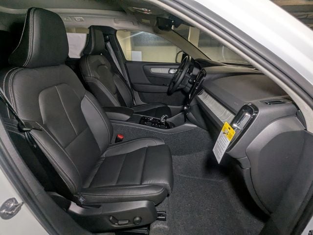 2026 Volvo XC40 Plus - Photo 31