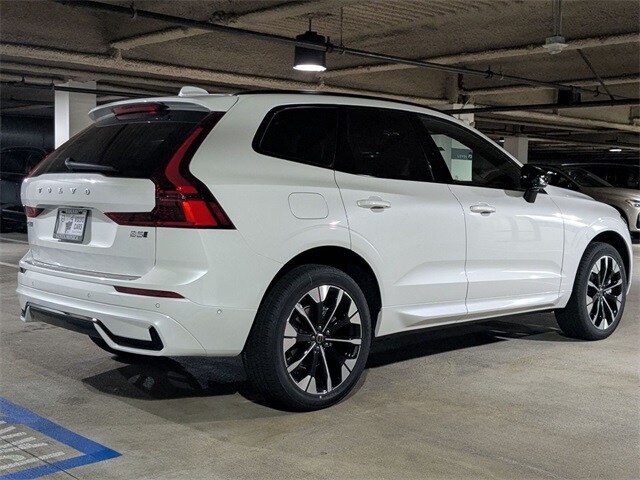 2026 Volvo XC60 B5 Plus photo 2