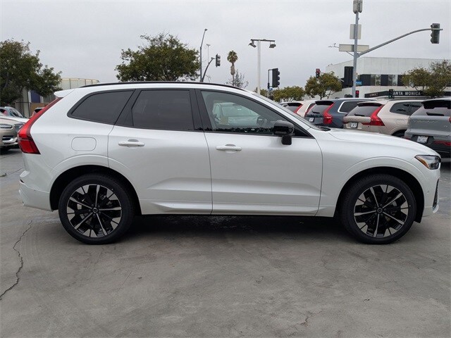 2026 Volvo XC60 B5 Plus photo 2