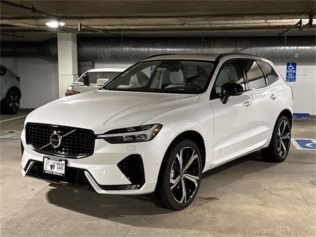 2025 Volvo XC60 B5 photo 3