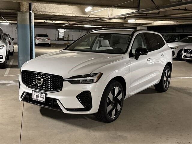 2025 Volvo XC60 T8 Plus photo 3
