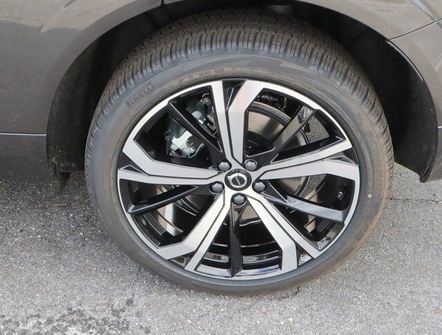 2024 Volvo XC60 Recharge Hybrid Ultimate photo 4