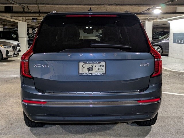 2025 Volvo XC90 B5 Core photo 4