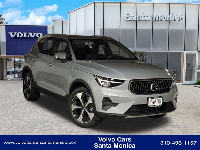 2025 Volvo XC40 Core
