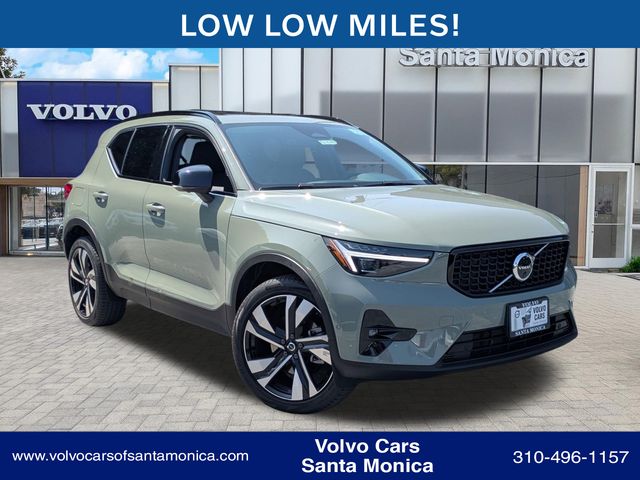 2025 Volvo XC40 B5 Ultra Dark AWD's photo