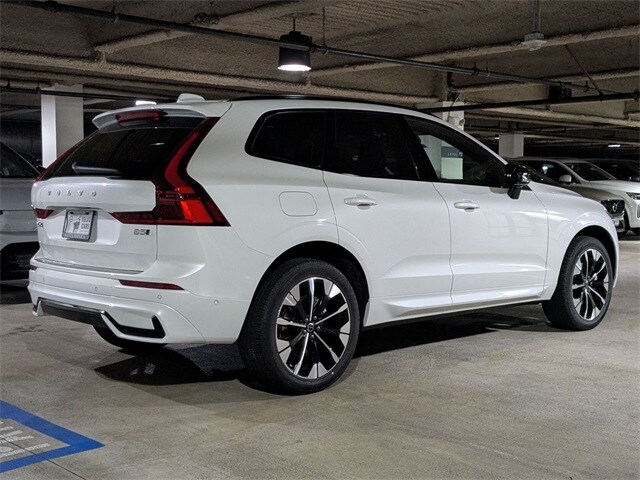 2026 Volvo XC60 B5 Plus photo 2