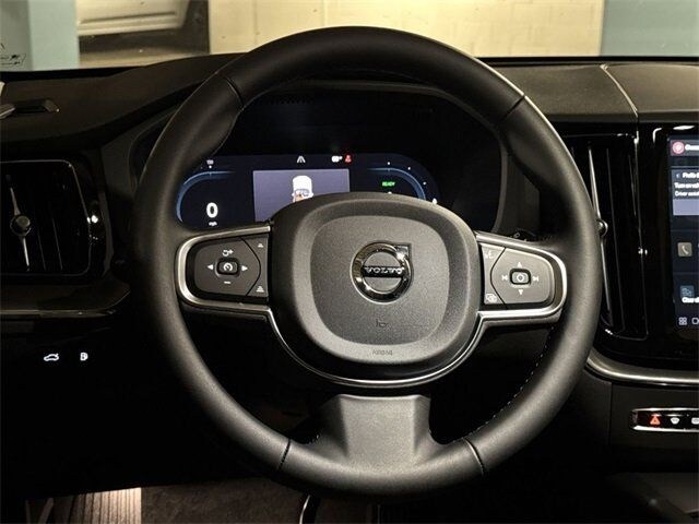 2025 Volvo XC60 Hybrid T8 Core photo 4