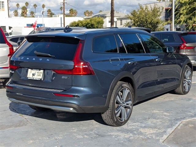 2023 Volvo V60 Cross Country B5 Plus photo 3
