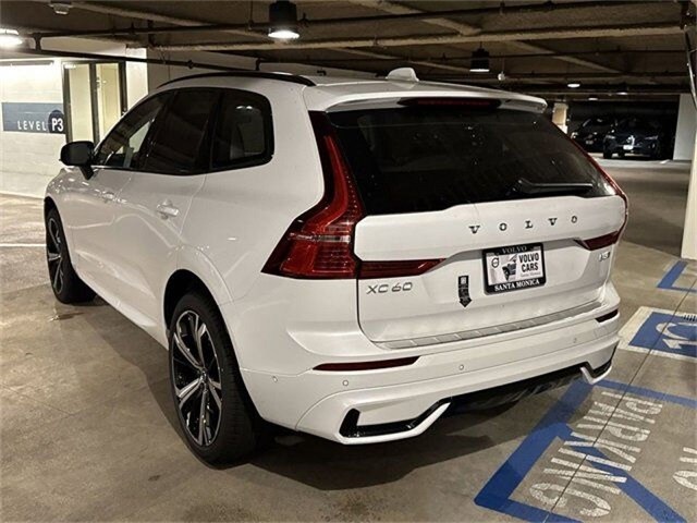 2025 Volvo XC60 B5 photo 4