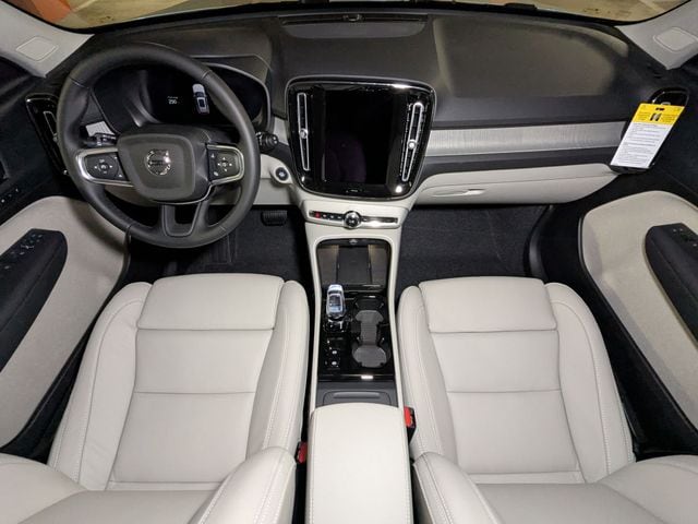 2026 Volvo XC40 Plus - Photo 27