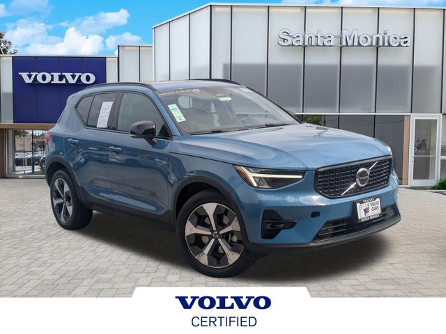 2023 Volvo XC40 B5 Plus Dark AWD's photo