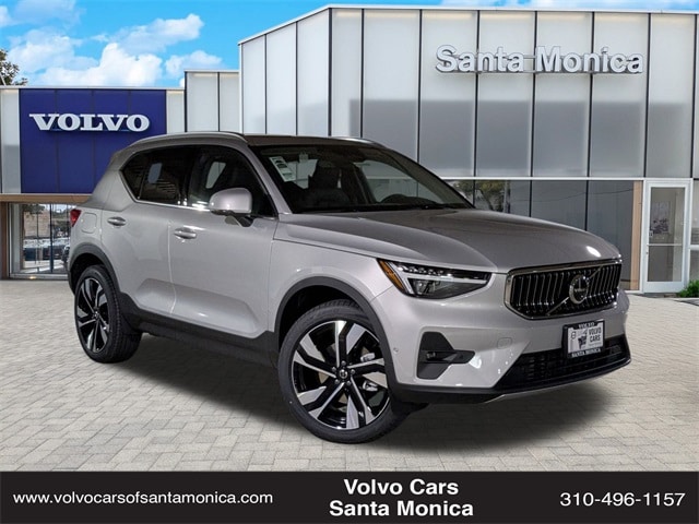 2025 Volvo XC40 SUV 