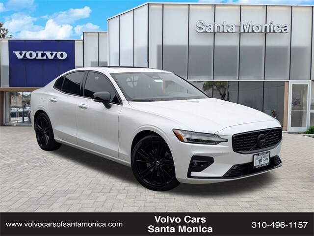 2024 Volvo S60 B5 Plus Black Edition Sedan