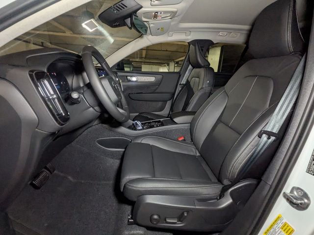 2026 Volvo XC40 Plus - Photo 13