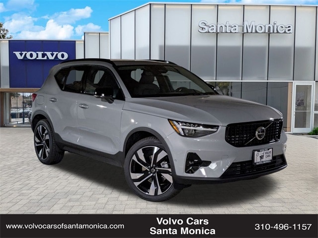 2025 Volvo XC40 SUV 