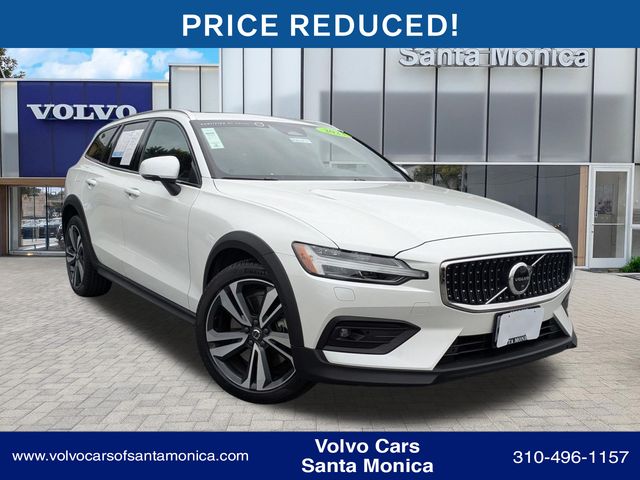 2023 Volvo V60 Cross Country B5 Plus AWD's photo