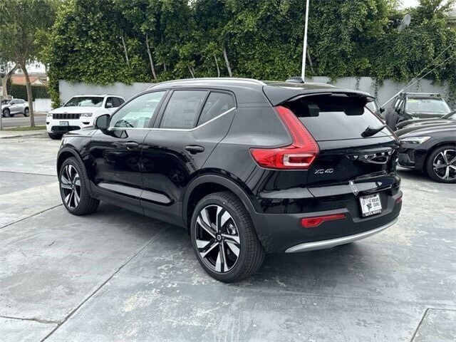 2024 Volvo XC40 Plus photo 4