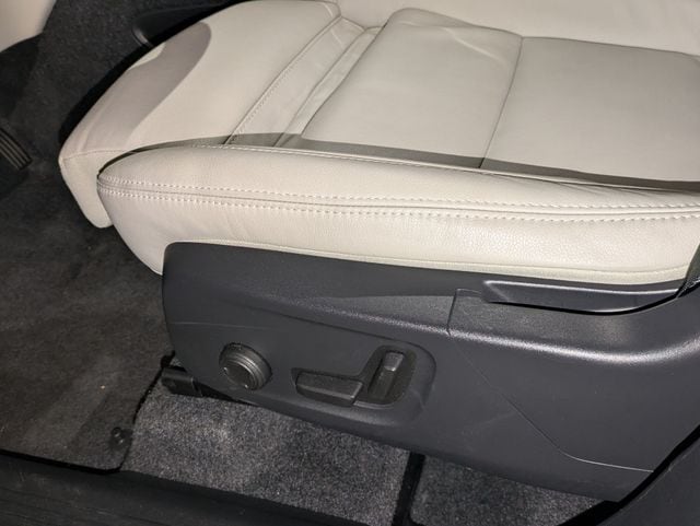 2026 Volvo XC40 Plus - Photo 14