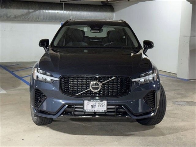 2025 Volvo XC60 Hybrid T8 Core photo 2