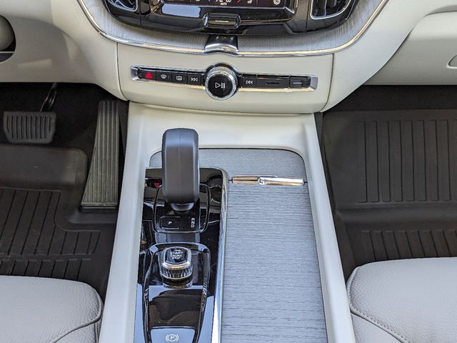 2025 Volvo XC60 Plus - Photo 23