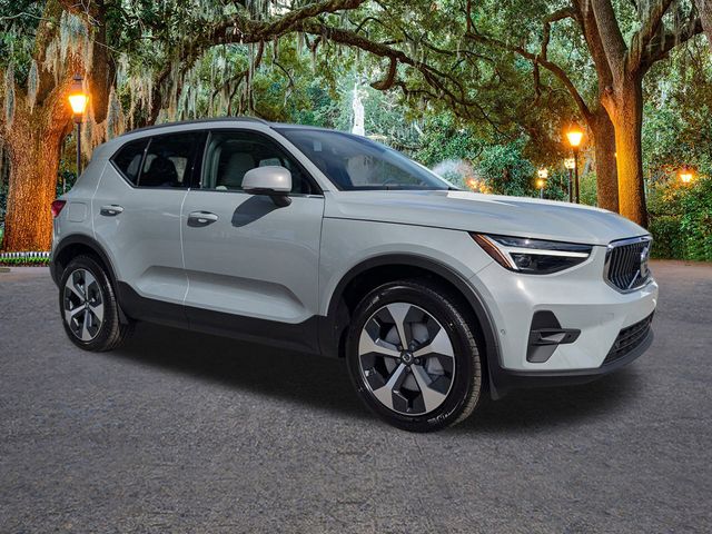 2025 Volvo XC40 Plus photo 2