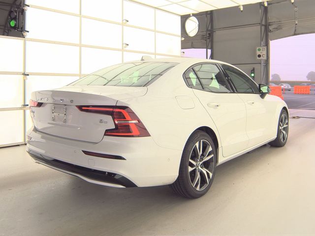 2024 Volvo S60 B5 Plus photo 2
