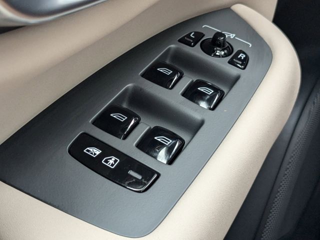 2025 Volvo XC90 Plus - Photo 31