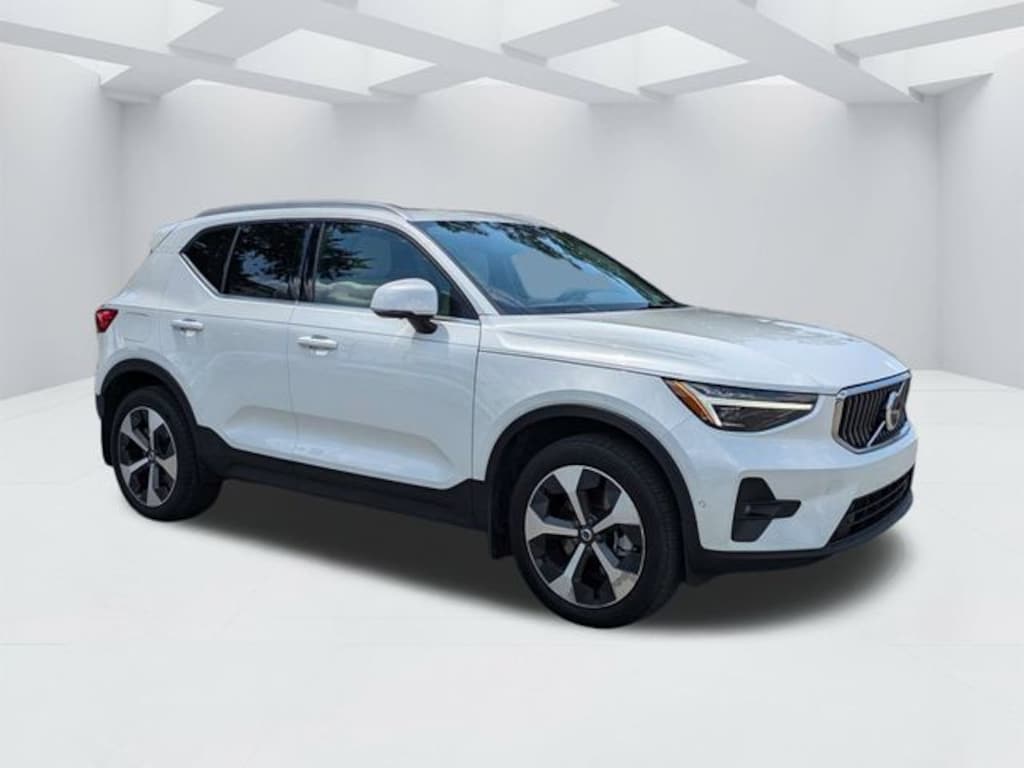 Certified 2024 Volvo XC40 B5 Plus Bright Theme SUV