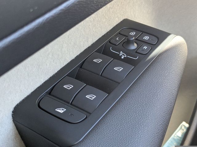 2026 Volvo XC40 Plus - Photo 31