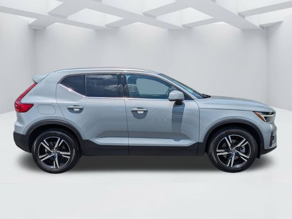 Certified 2025 Volvo XC40 B5 Core SUV
