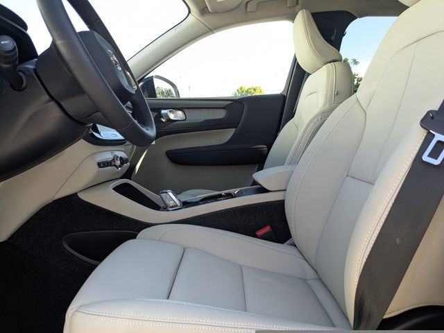 2026 Volvo XC40 Plus - Photo 25