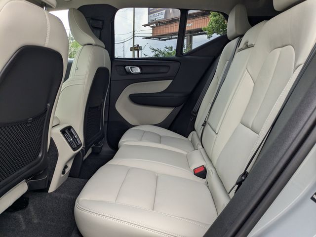 2025 Volvo XC40 Plus - Photo 18