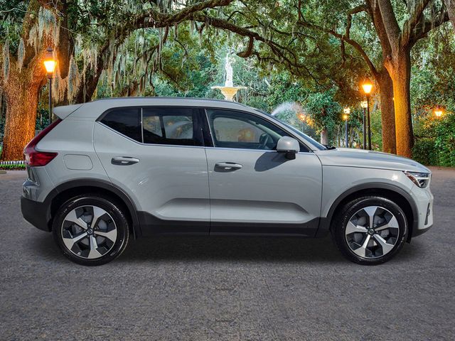 2025 Volvo XC40 Plus photo 3