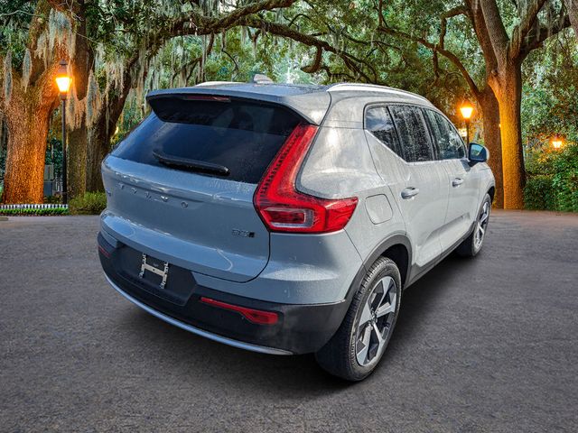 2025 Volvo XC40 Core photo 3