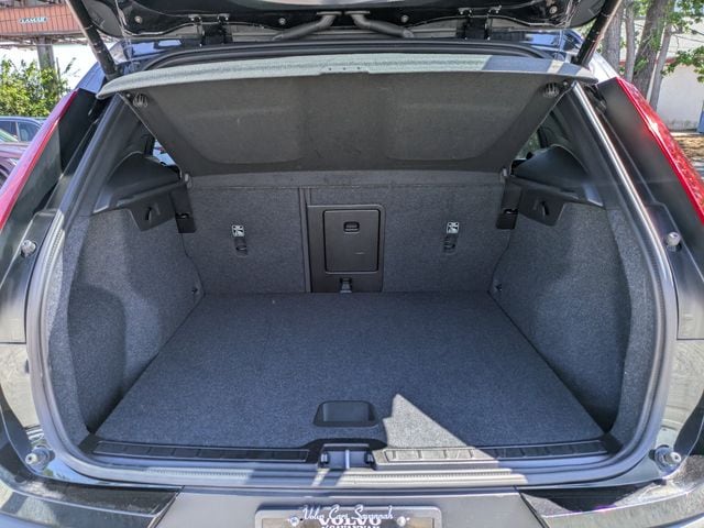 2025 Volvo XC40 Core - Photo 17