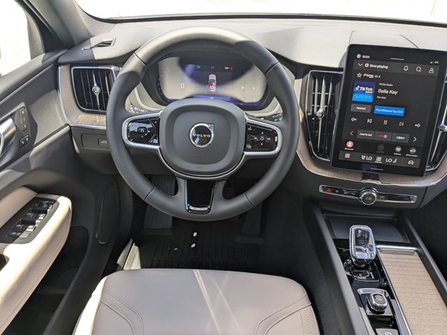 2026 Volvo XC60 Plus - Photo 16