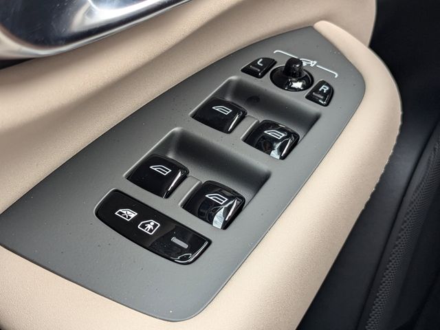 2025 Volvo XC90 Core - Photo 27