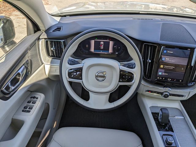 2025 Volvo XC60 Plus - Photo 20