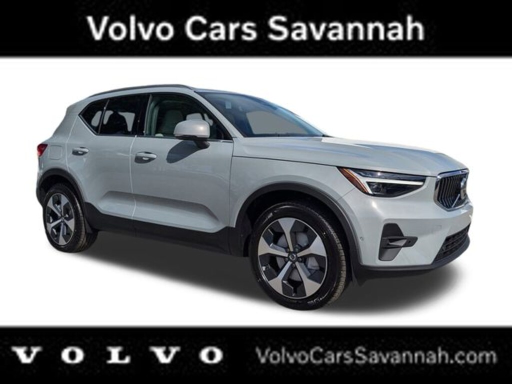 New 2025 Volvo XC40 B5 Plus Bright Theme SUV