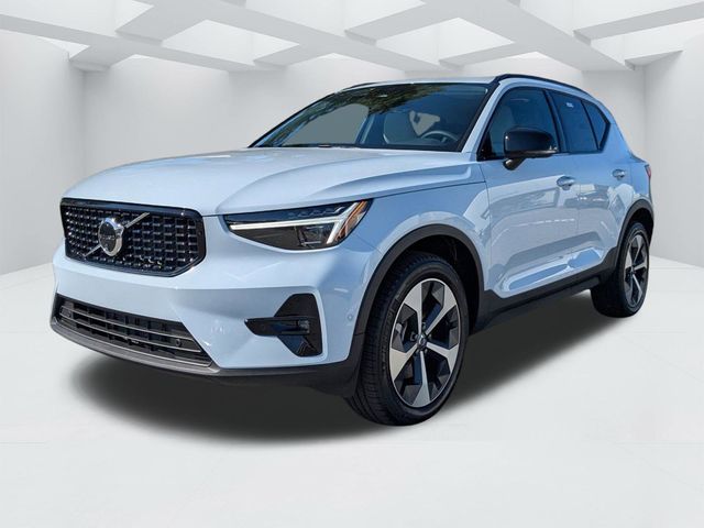 2026 Volvo XC40 Plus - Photo 10